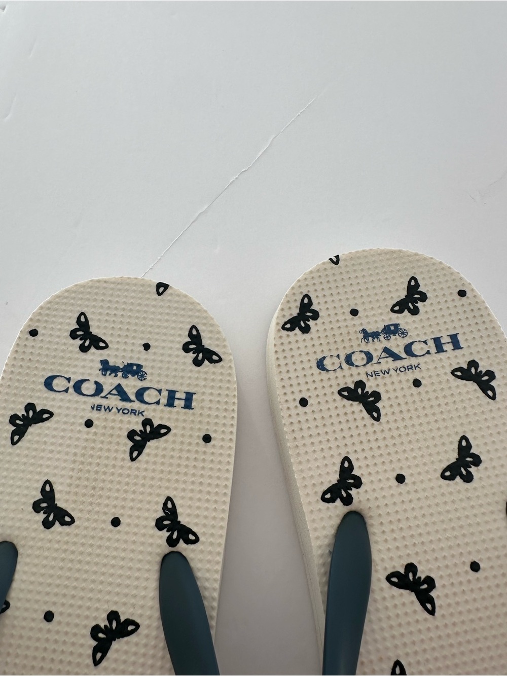Coach Cream Footbed Flip Flops with Navy Butterfly Print Size 11 - Picture 4 of 6